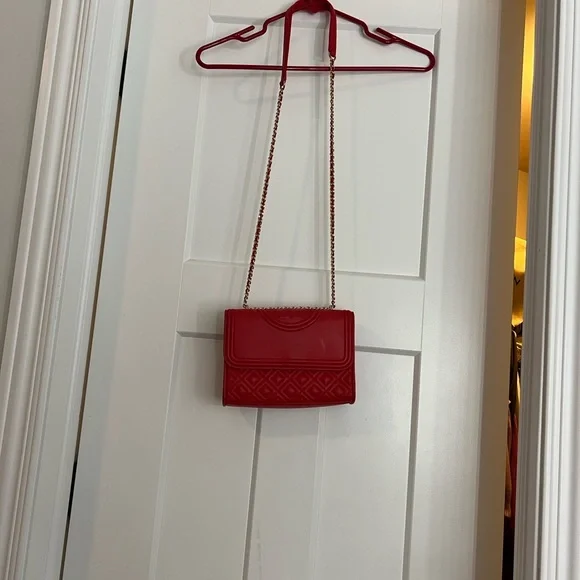 Tory Burch Elegant Red Quilted Crossbody - Picture 3 of 7